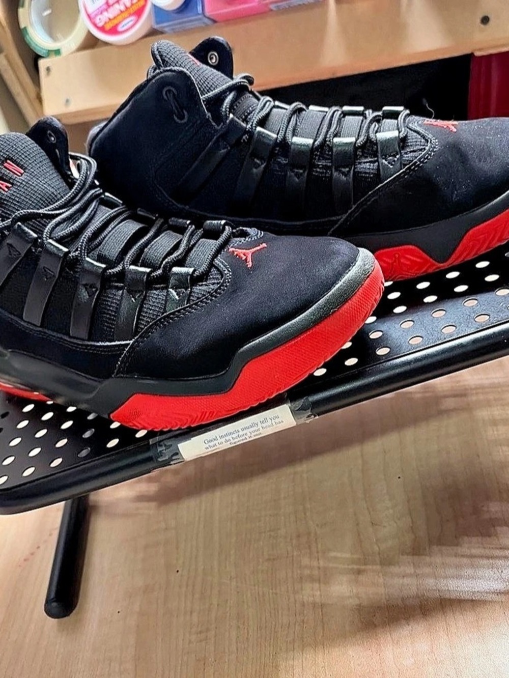 Jordan Max Aura 3 Men's Black & Red US 7 Like New